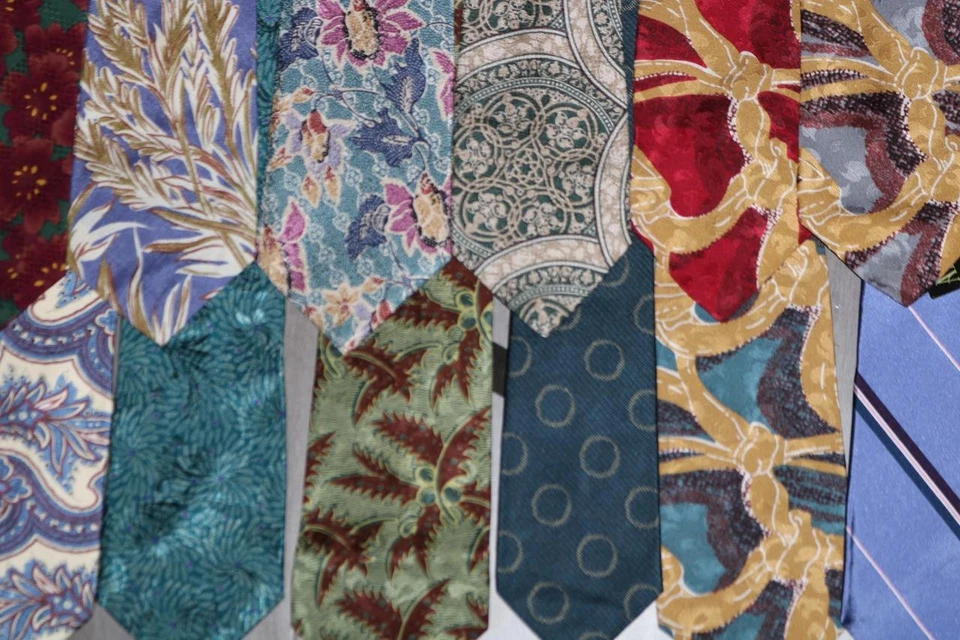 LOTE 25 CORBATAS DE SEDA VINTAGE AÑOS 80 PARA HOMBRE ANNE KLEIN JOSEPH ABBOUD UOMO VOLONTE NUEVAS Foto 4 de 4