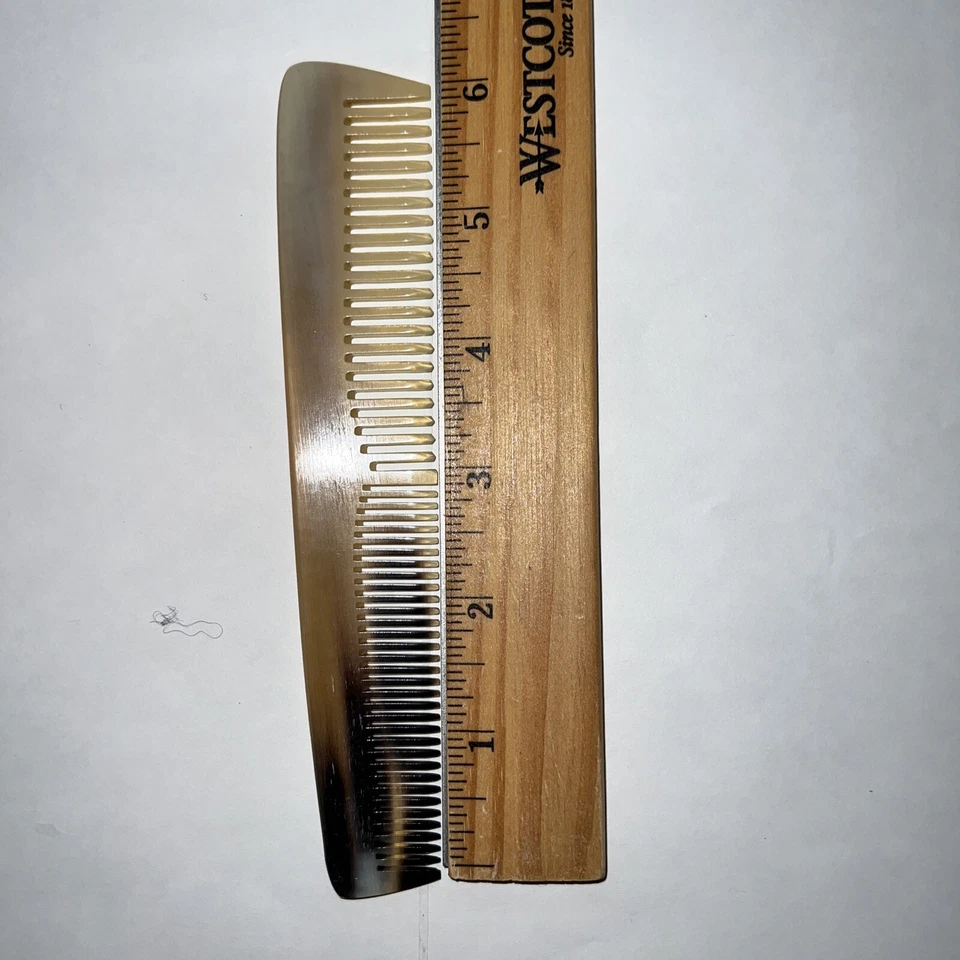 Peine bocina LG rubio oscuro con dientes redondeados lisos hecho a mano en Francia Foto 3 de 4