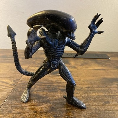 Vintage 1993 Kenner Aliens Vs. Predator Warrior Xenomorph 5'' Black Action Figure