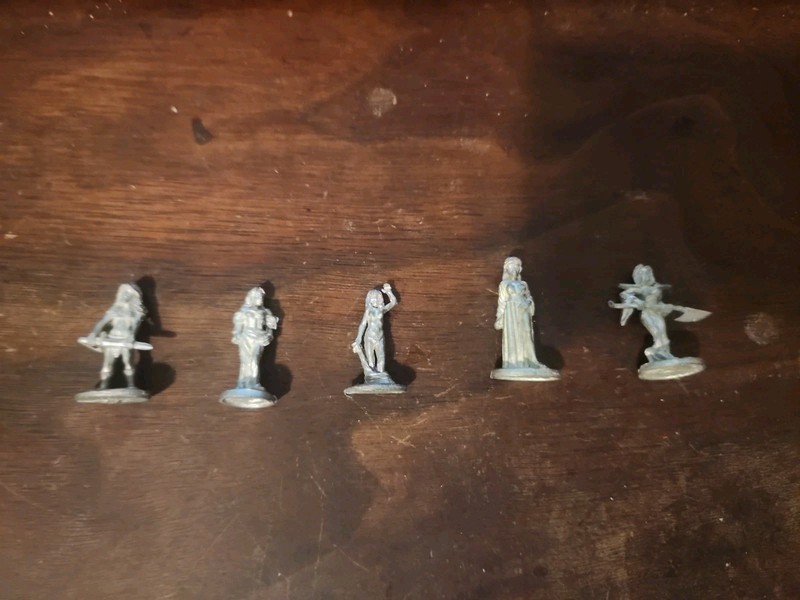 25mm ral partha Female Warriors, Slaves & Babes X5. Rare.