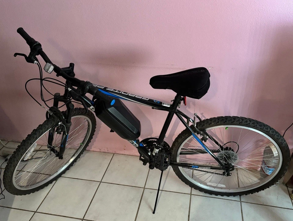 26-inch black and blue Roadmaster Granite Peak men's mountain bike. - Image 2 of 2