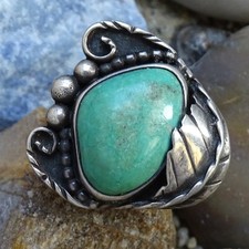 Vintage Native American Navajo Green Turquoise Ring Size 7.75 Sterling Silver