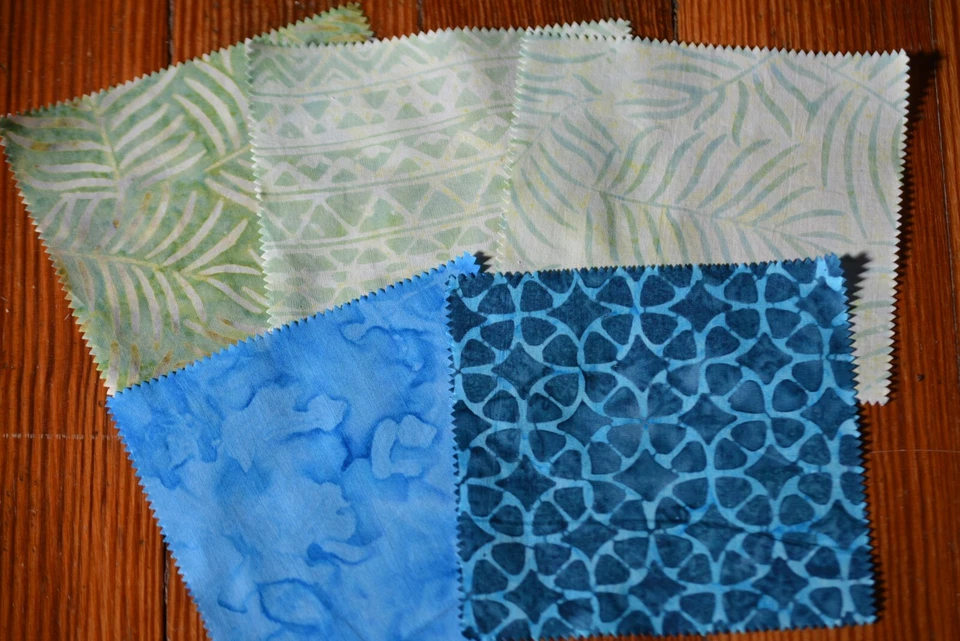 Moda MALIBU BATIKS 40 2.5" Quilt Fabric Strips 4357JR Jelly Roll - Image 4 of 4