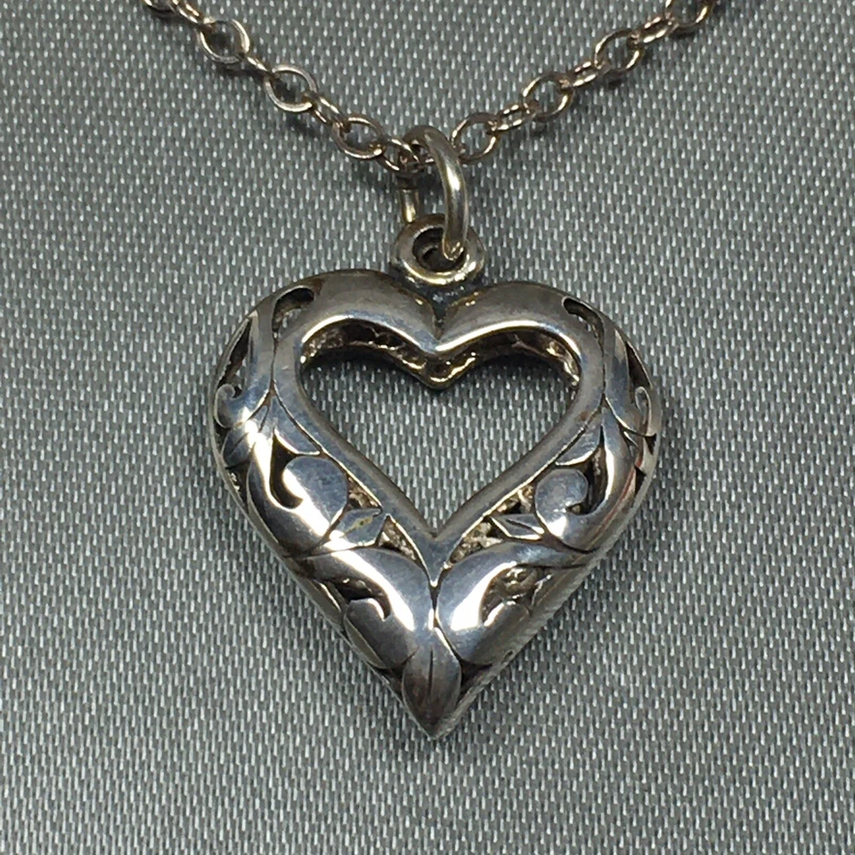 Collar colgante Jezlaine de plata esterlina con pergamino corazón hinchado cadena de 24" Foto 2 de 4