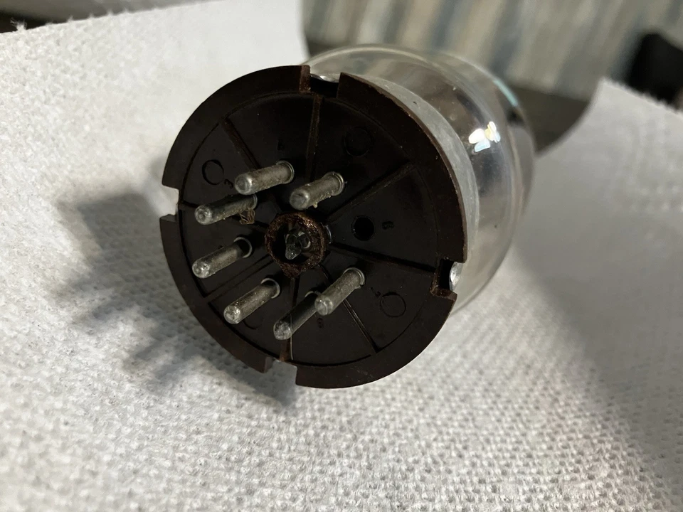 1 - TUBO DE AUDIO VINTAGE GENALEX / GEC KT88 INGLATERRA / PIN CENTRAL ROTO Foto 3 de 4