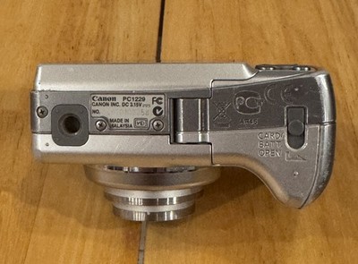 Canon PowerShot A560 7.1MP Digital Camera w/ Case (battery latch