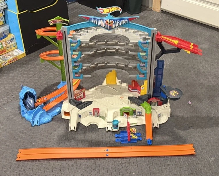 Hot Wheels Ultimate Garage Plastic Diecast Vehicle Play Sets for