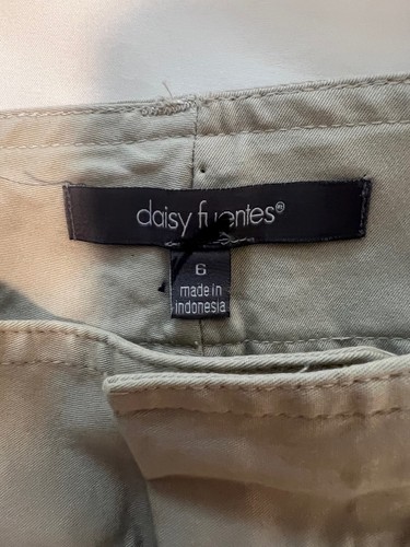 shorts stretch beige women casual Daisy Fuentes Favorite fit size 6 NEW Golf - Picture 2 of 5