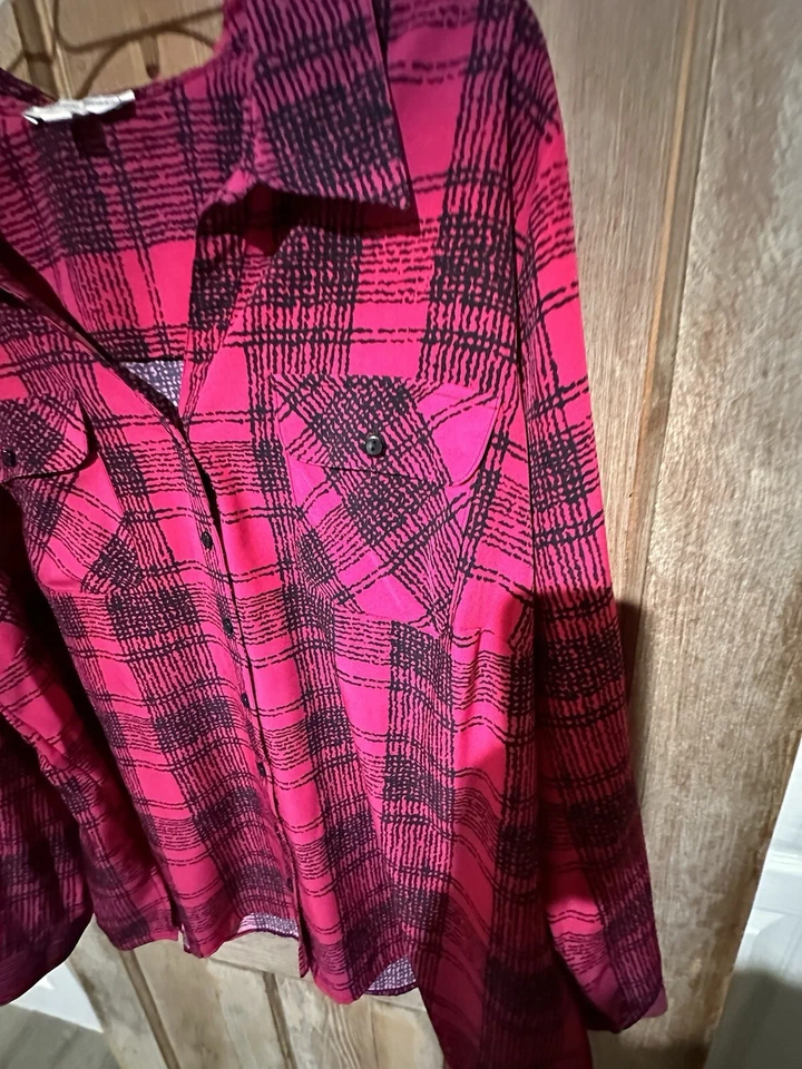 Blusa Studio Works para mujer talla 3X negra rosa a cuadros bolsillos abotonados Foto 2 de 4