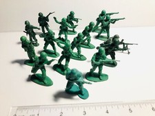 Nice group of plastic play set green Army figures as shown. Different poses.