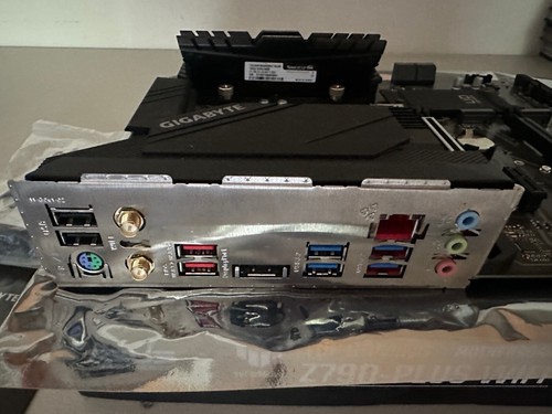 Gigabyte Z590 UD AC Mobo with Intel i9 3.7GHz and 32GB DDR4 Ram! - Afbeelding 4 van 7