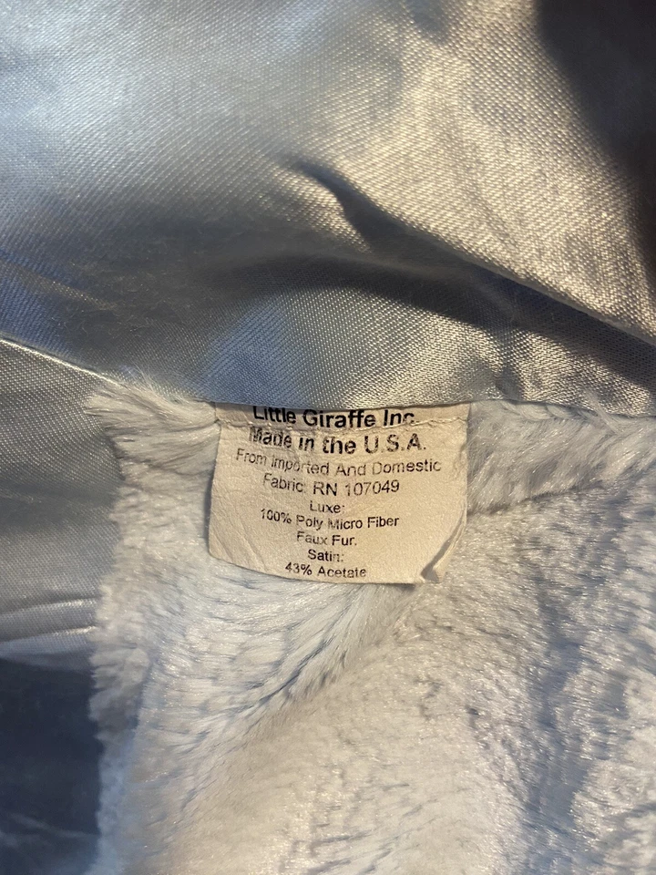 Manta de viaje para bebé Little Giraffe azul lujo satinado completo con ribete trasero 15x15,5" Foto 3 de 3