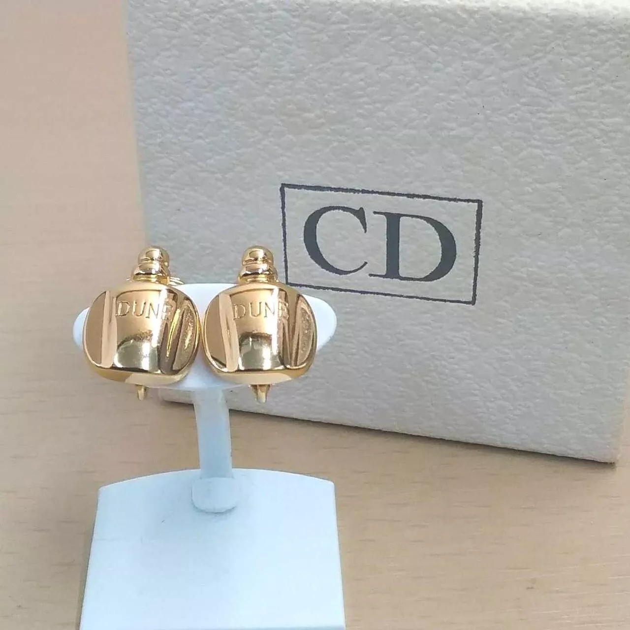 Boucles d'oreilles CHRISTIAN DIOR du Japon