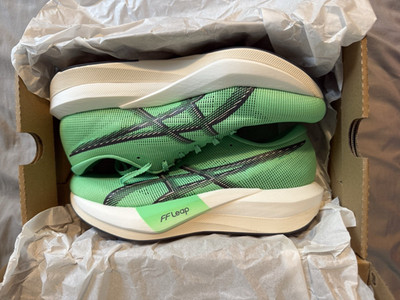 ASICS Magic Speed 5 Men s Size 9 Running Shoes Green/Gray 1013A183-300