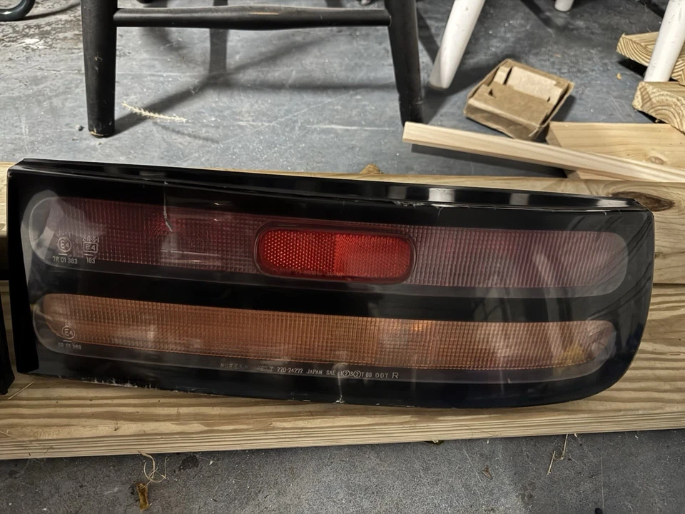 Luces traseras Nissan 300ZX Z32 1990-1996 OEM con panel central USDM daños menores Foto 2 de 4