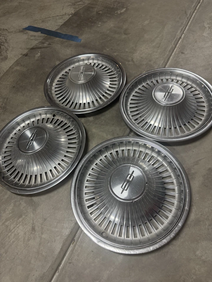 Oldsmobile Cutlass 1971-1973 tapacubos cubierta de rueda de llanta de 14"  Foto 4 de 4