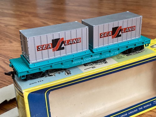 AHM HO Flat Car w/ Two SEA LAND Containers. PENN CENTRAL. NIB. | eBay