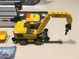 2010 Lego 7936 City Level Crossing Set Complete with Box and Instructions