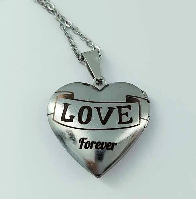 Pendentif Cœur Gravé Photo en Acier Inoxydable Argenté Personnalisable pour Femme