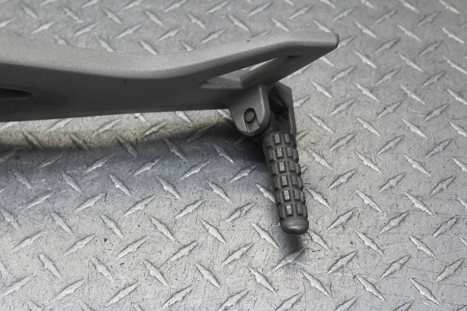 2009 DUCATI MONSTER 1100 APOIO PARA OS PÉS DIANTEIRO ESQUERDO PEG STEP 82411451B - Imagem 4 de 4