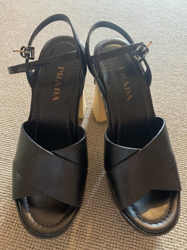 Prada Sandalias De Plataforma De Cuero Negro De Madera detalle con  tachuelas Uk5.5 38.5 | eBay