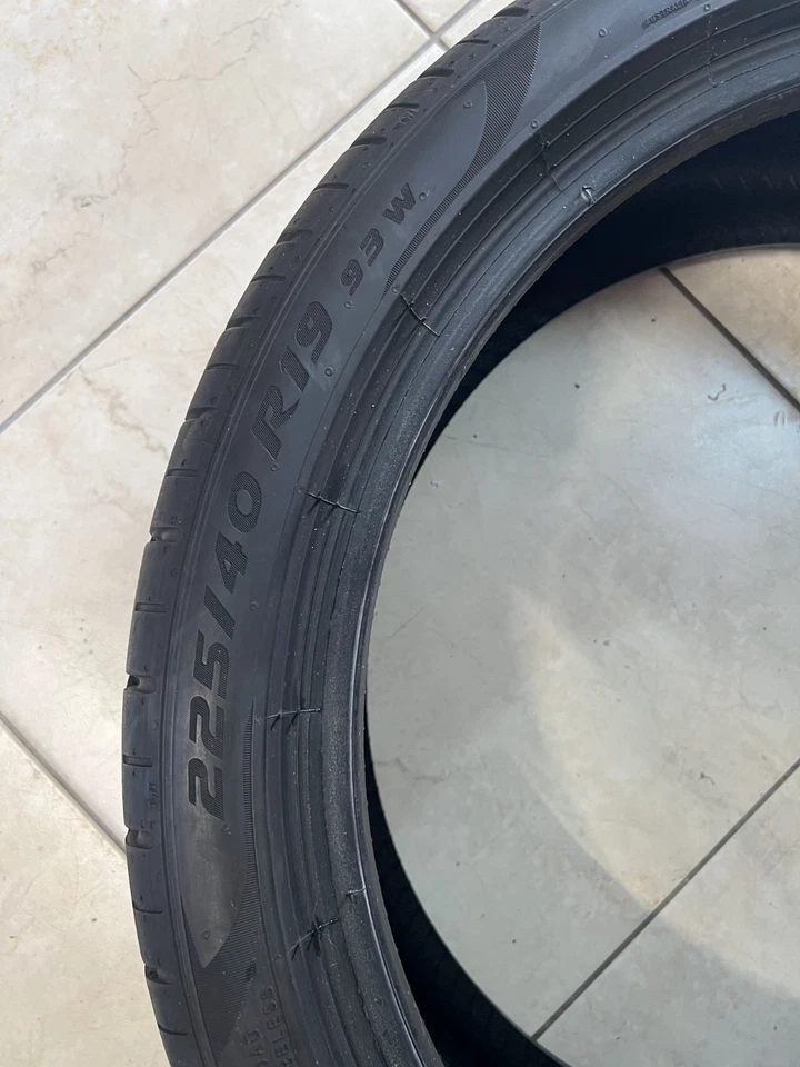 Juego de dos neumáticos nuevos Pirelli P Zero (PZ4) 225/40R19 Foto 4 de 4