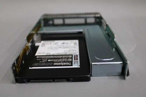 Lenovo ThinkSystem 1.92TB 03LE112 4XB7A87202 SATA 6Gbps 2.5" to 3.5" Tray SSD - Afbeelding 3 van 5