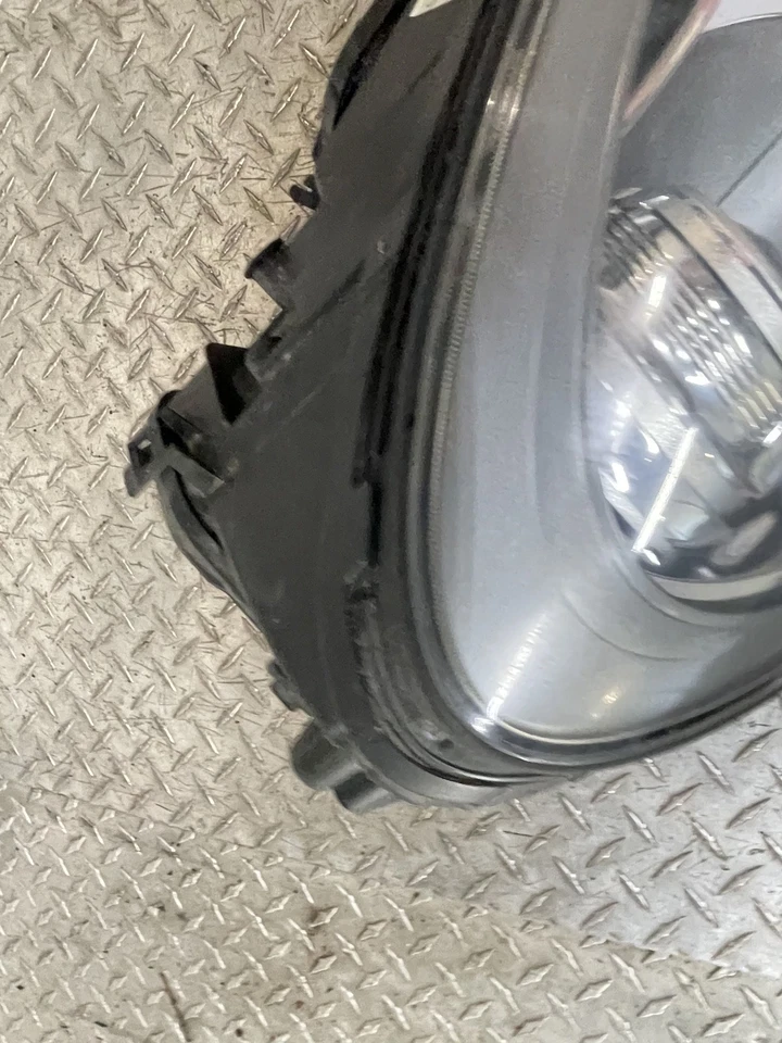 Faro delantero derecho pasajero Porsche Cayenne 11-14 pequeña grieta en plástico Foto 4 de 4