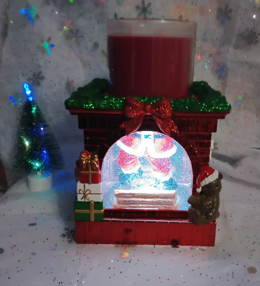 Candelabro de Navidad Bath & Body Works Chimenea Globo de Agua 2024 Foto 2 de 4