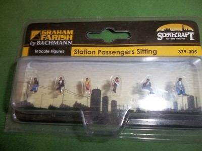 GRAHAM FARISH by BACHMANN Spur N BAHNHOF PASSAGIERE SITZEND 379-305