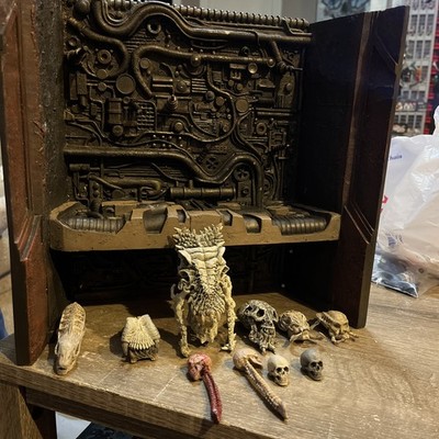NECA Predator 2 Trophy Wall Diorama + Trophy Skull Pack READ | eBay