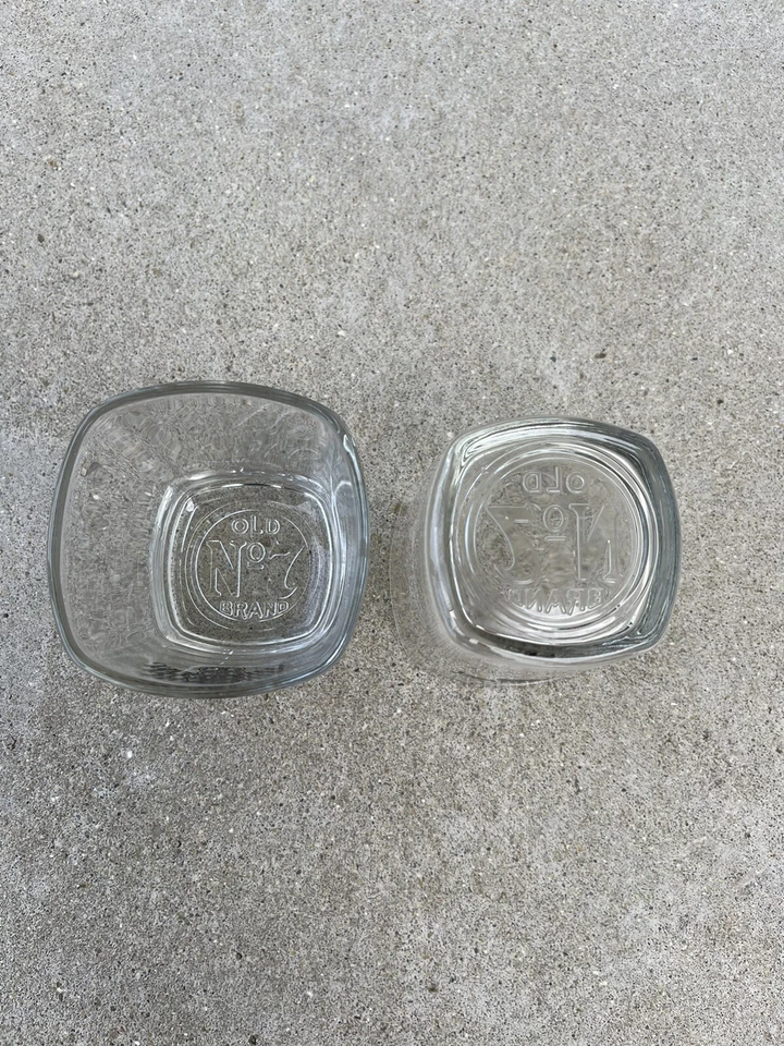 JACK DANIELS OLD NO 7 SQUARE WHISKEY WITH 2 SHOT GLASSES 8 OZS - Image 3 of 3