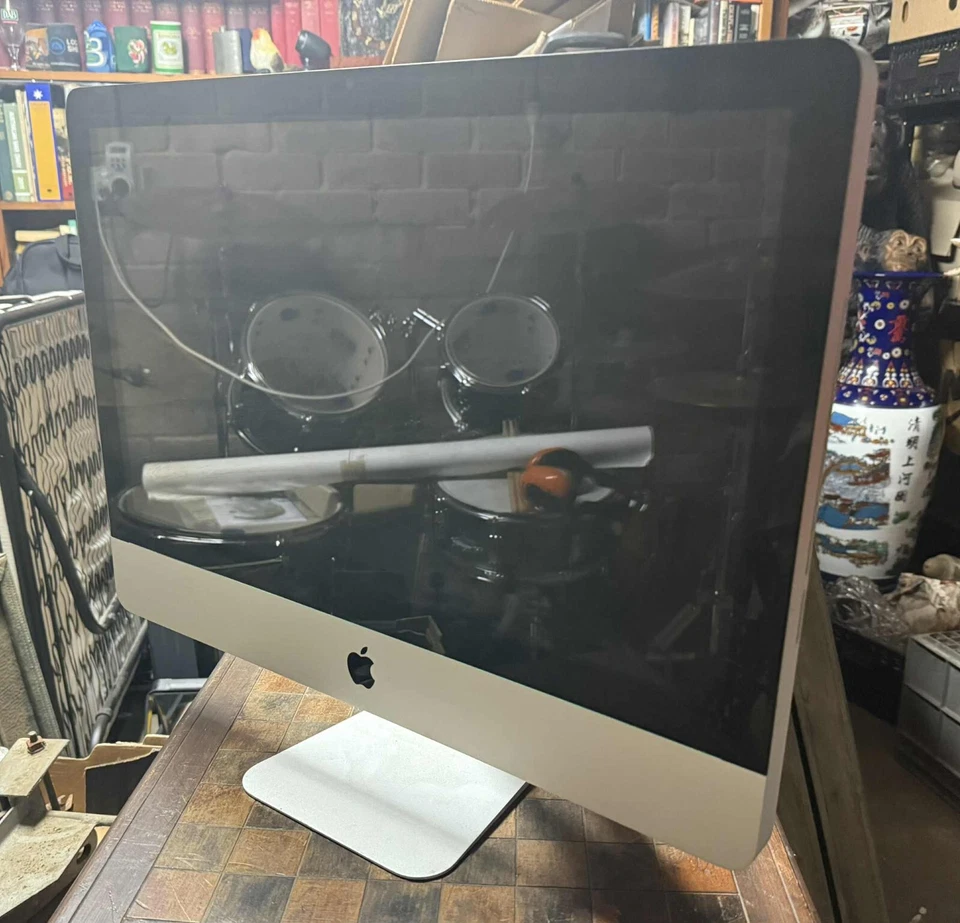 Apple iMac "Core i5" 2.5 21.5" (Mid-2011) - Good Condition- Working - Image 2 of 4