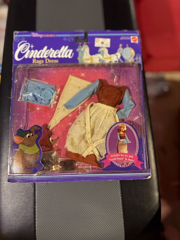 Mattel Disney Classics Cinderella Rags Dress Fashion Pack 11in MPN 1347