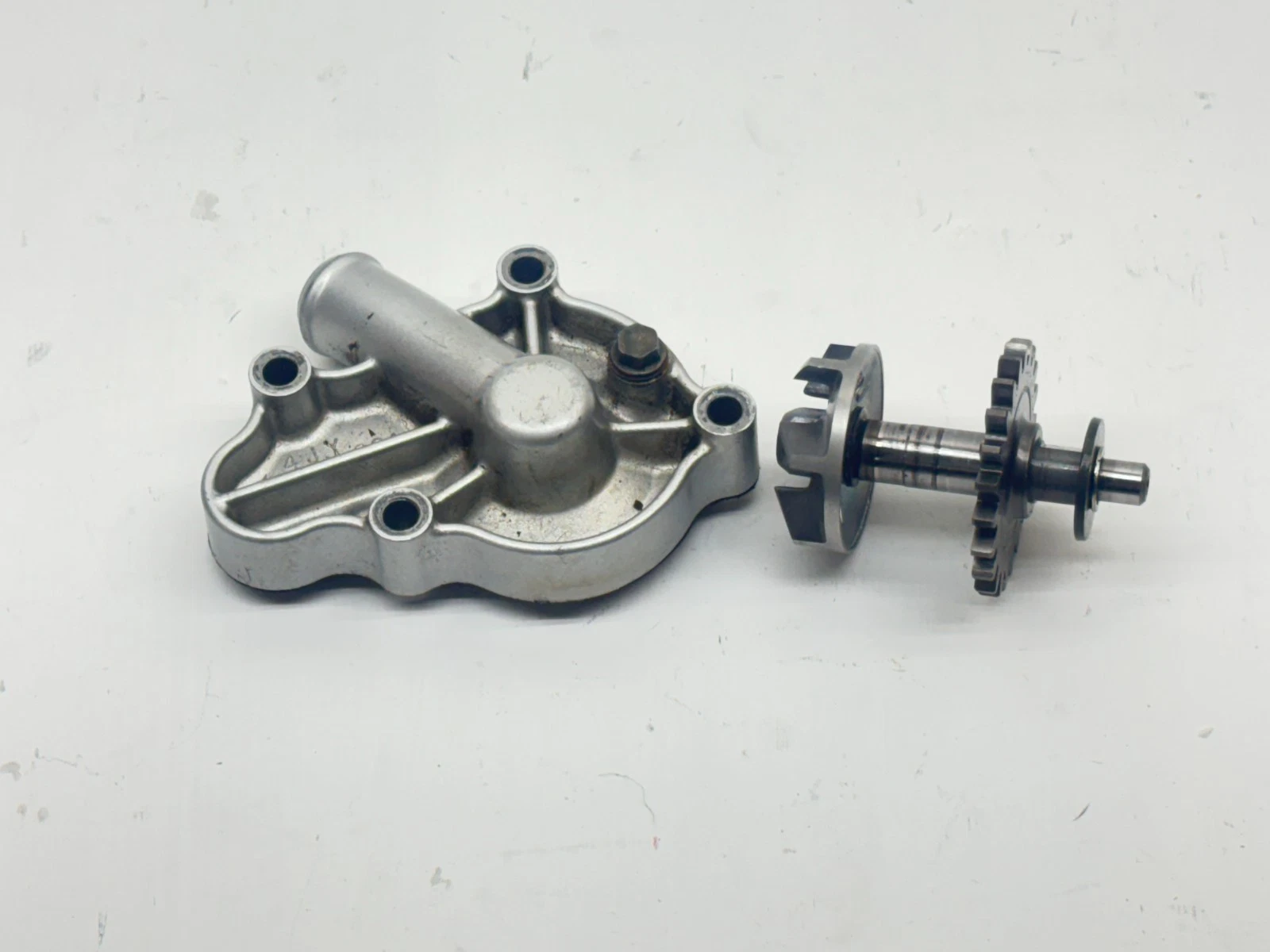 2000 Yamaha YZ125 Water Pump Assembly Impeller Engine Housing Cover Shaft YZ