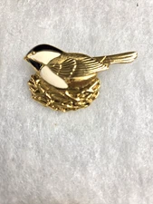 Vtg Danecraft gold tone enamel Bird in Nest Pin