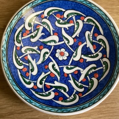 Handgefertigter türkischer Teller Iznik Stil, botanisch traditionell Cini Muster Kutahya