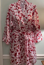 New CRUZ Natori Short Silky Robe Red Floral Hibiscus Pockets Belt Tie Sz Small