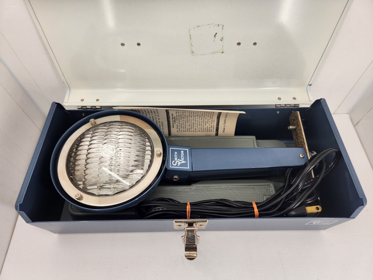 Vintage Smith Victor Model L6 Electric Hand Flood/Spot Light in