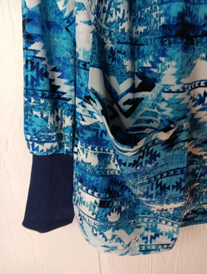 Strictly Scrubs Womens S Blue Aztec Snap front Jacket Long Sleeve Stretch NWT - Image 3 of 4
