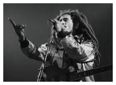 BOB MARLEY SINGER JAMAICAN SINGER & CULTURAL ICON 5X7 PHOTO REPRINT
