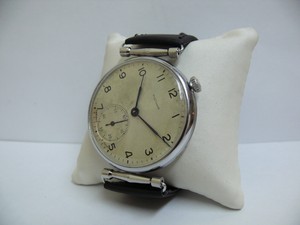 Soviet-Men-039-s-Molnija-Molnia-Ultra-Slim-Oversize-wristwatch-15-Jewels-SERVICED