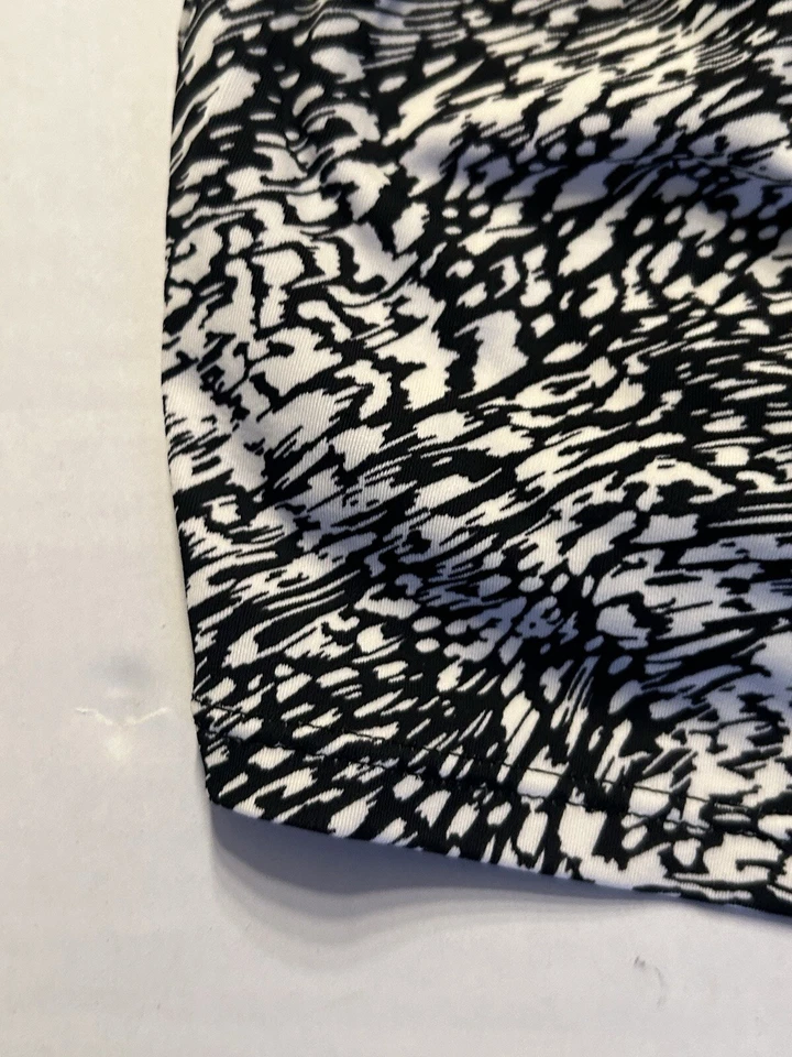 Sujetador Tankini Athleta Bondi Copa Negro/Blanco Animalia Sal Marina Talla 36 B/C Foto 2 de 4