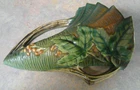VINTAGE ROSEVILLE BUSHBERRY GREEN WALL POCKET 1291-8