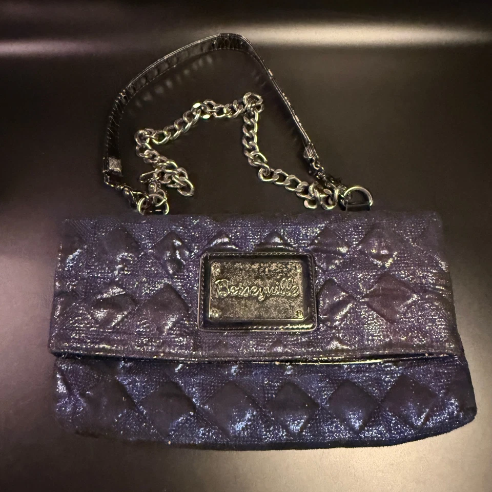 Bolsos hobo Betsey Johnson Star para mujer acolchados con correa de cadena Foto 2 de 4