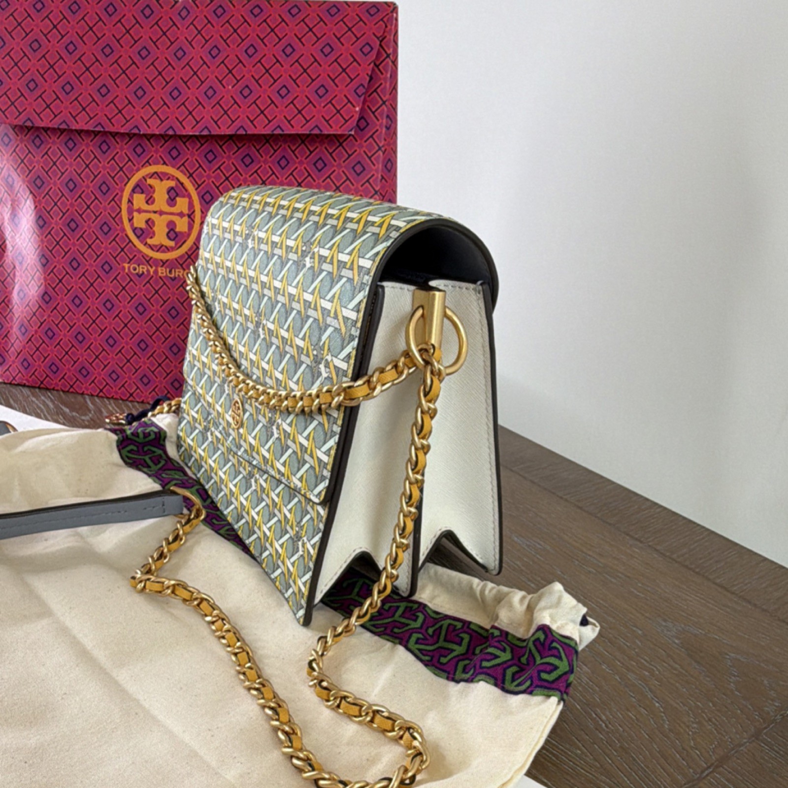 Tory Burch Geometric Pattern Chain Strap Shoulder… - image 9