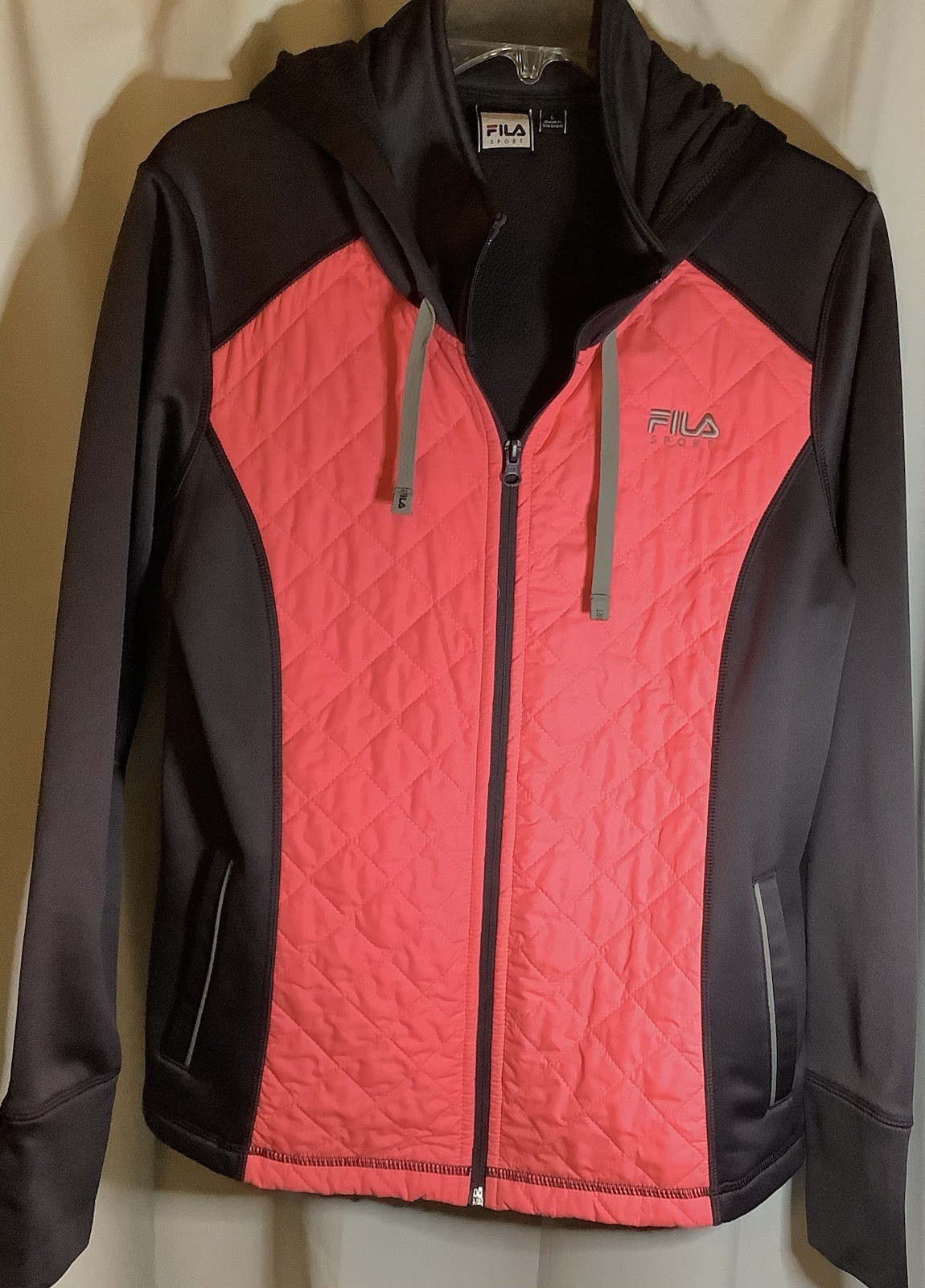 FILA Giacca sportiva con cappuccio e zip davanti tasche taglia large nero e corallo