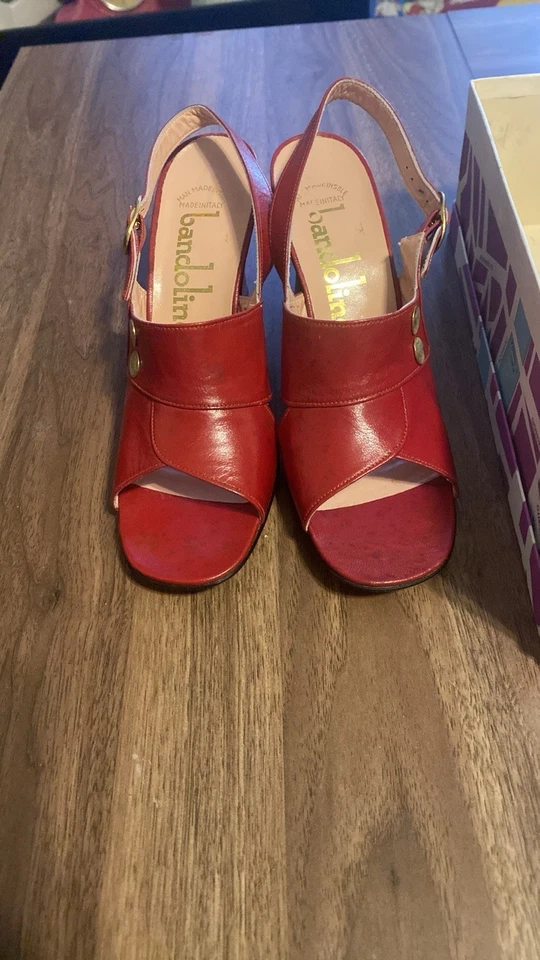 Tacones rojos vintage Bandolino, Italia talla 6 1/2 Foto 2 de 4
