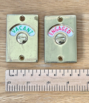 2 VINTAGE MESSING LEER EINGERASTETE TOILETTE BAD TÜRSCHLOSS ANZEIGER - NUR PLATTEN