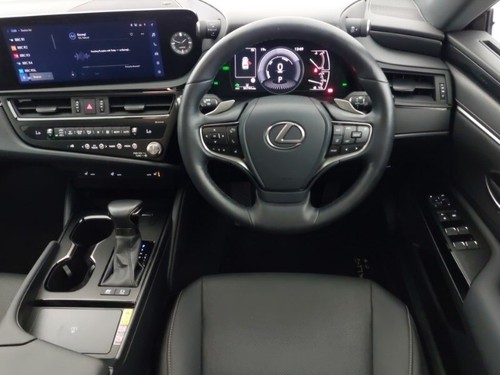 2022 Lexus ES 300h 2.5 4dr CVT Saloon Hybrid Automatic - Picture 7 of 19